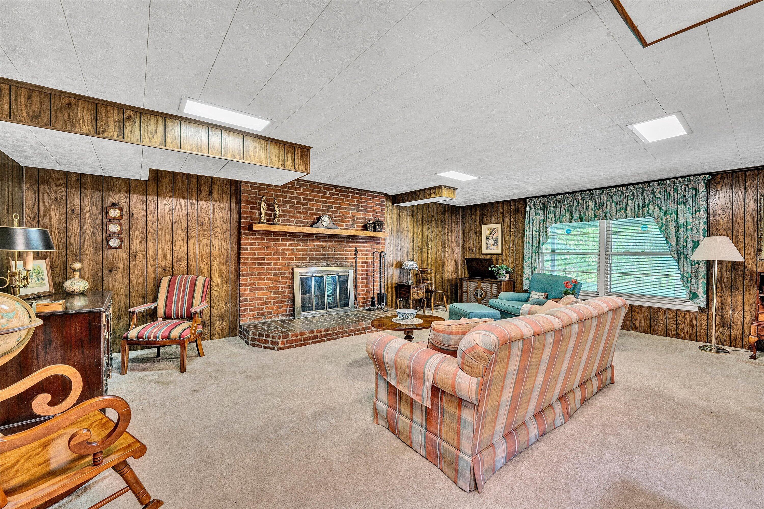1307 Valley View RD