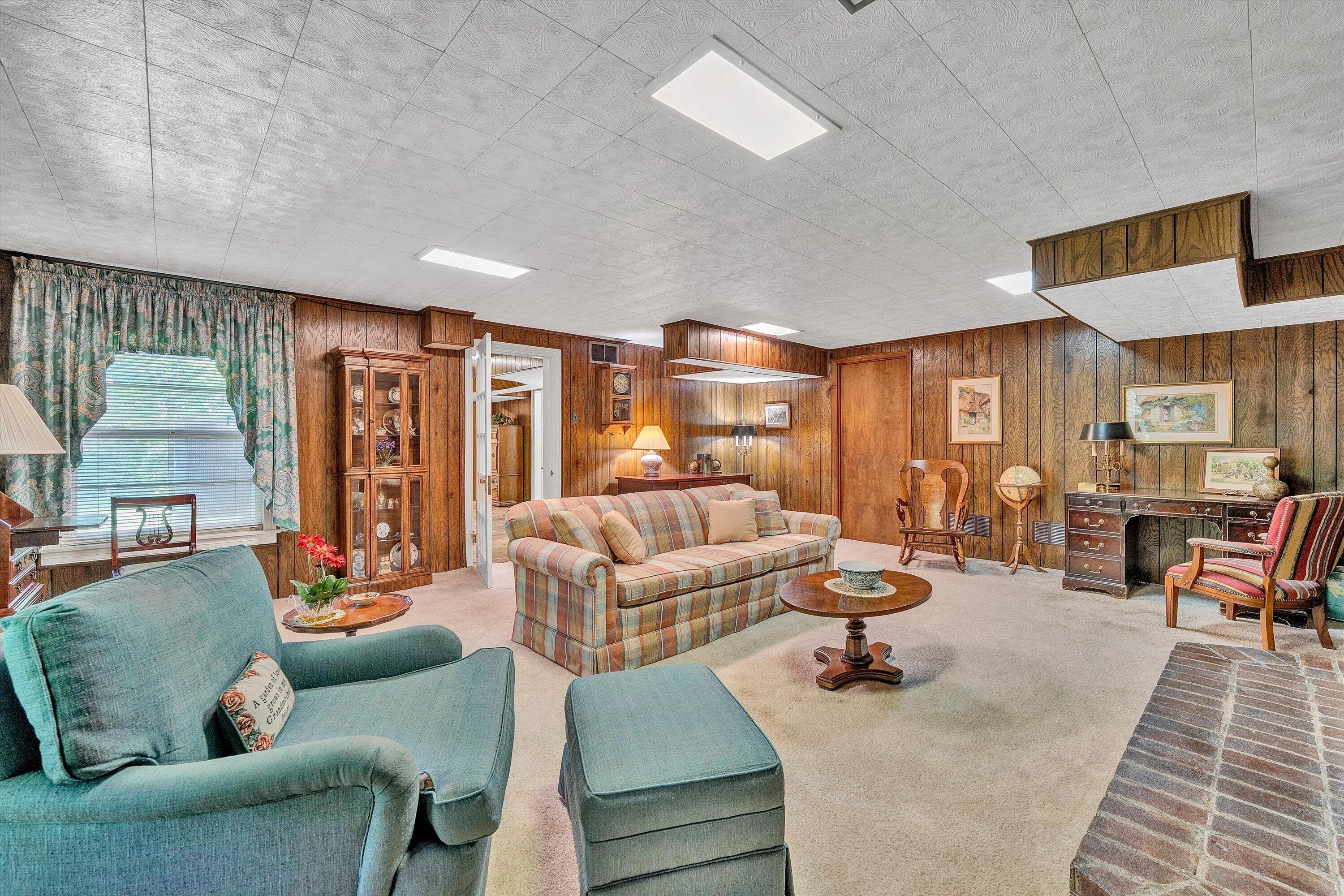1307 Valley View RD
