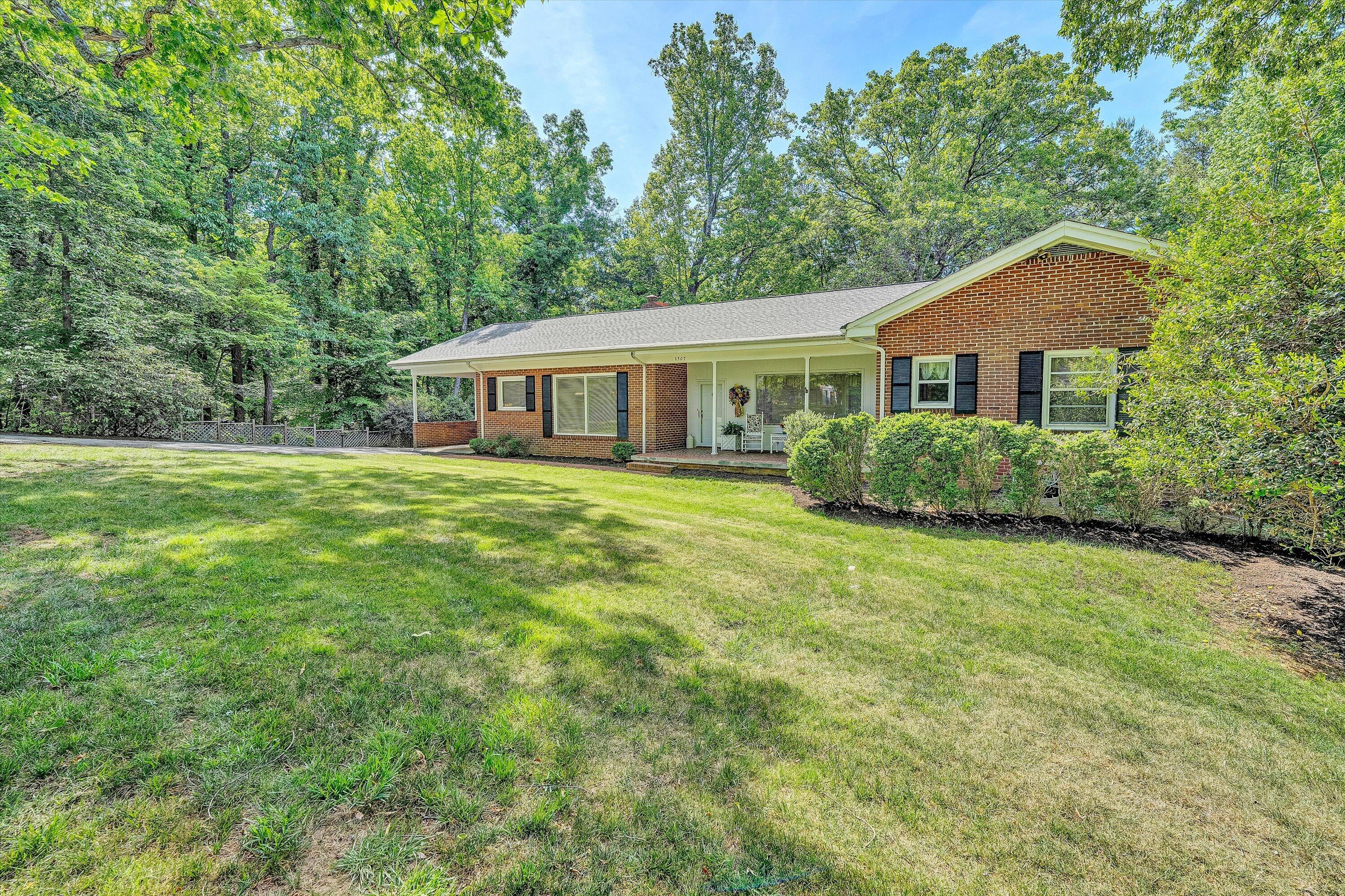 1307 Valley View RD