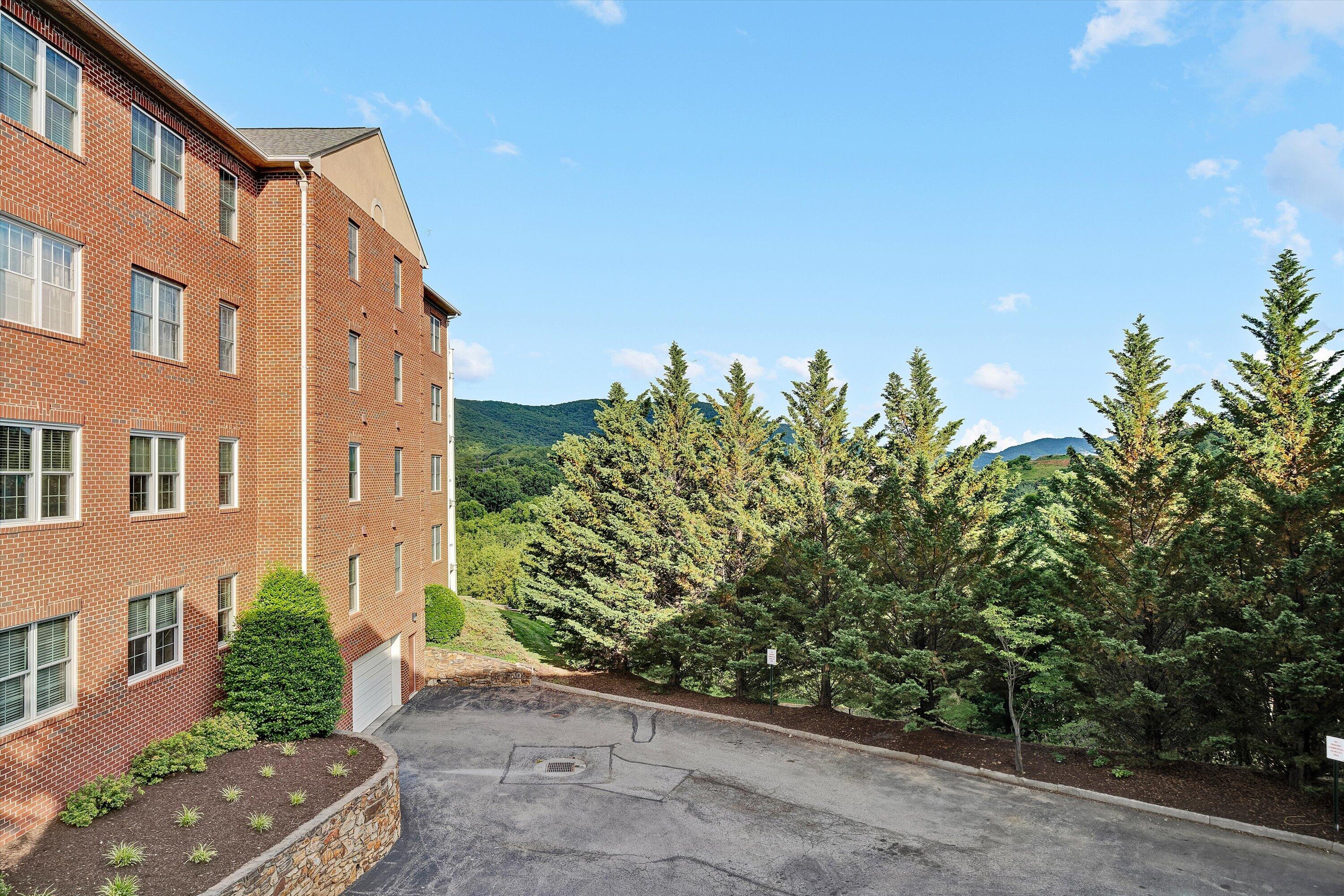 4438 Pheasant Ridge RD Unit: APT 202