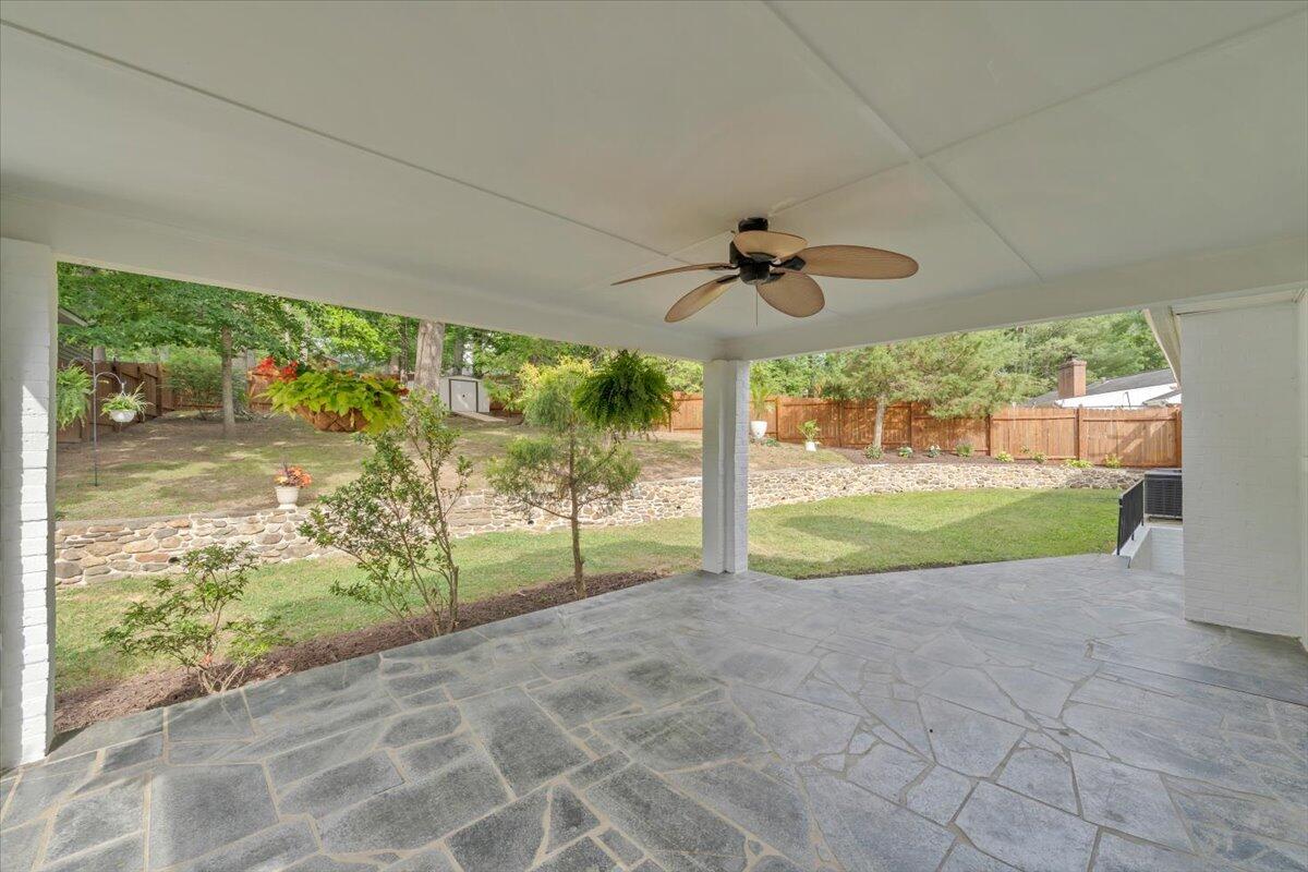5227 N Garden LN