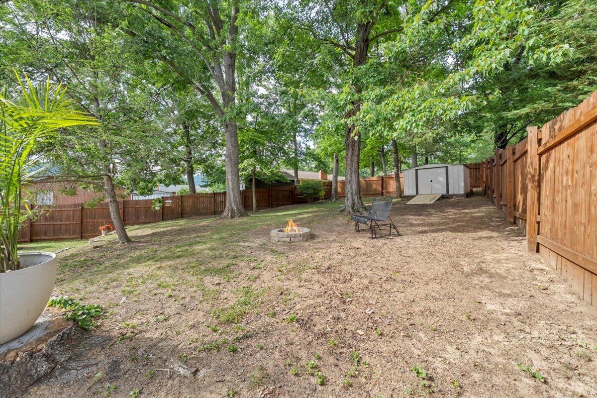 5227 N Garden LN