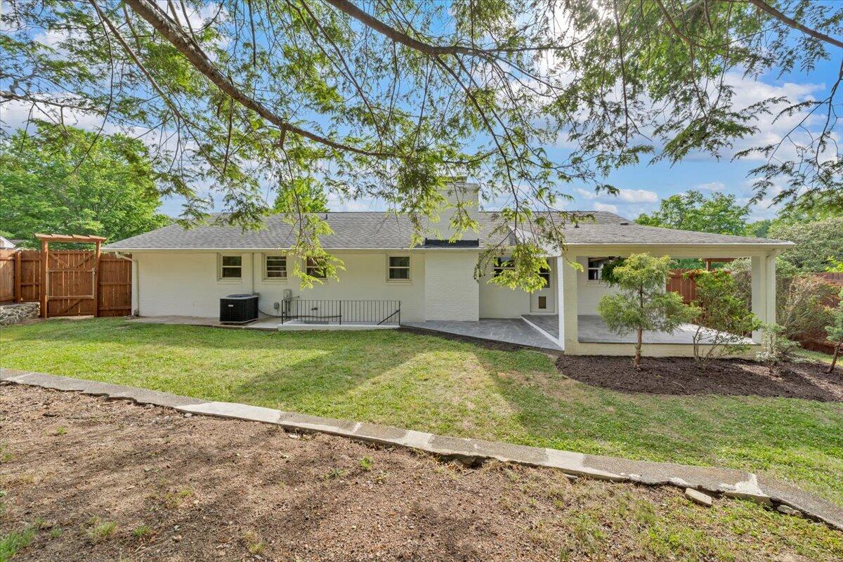 5227 N Garden LN