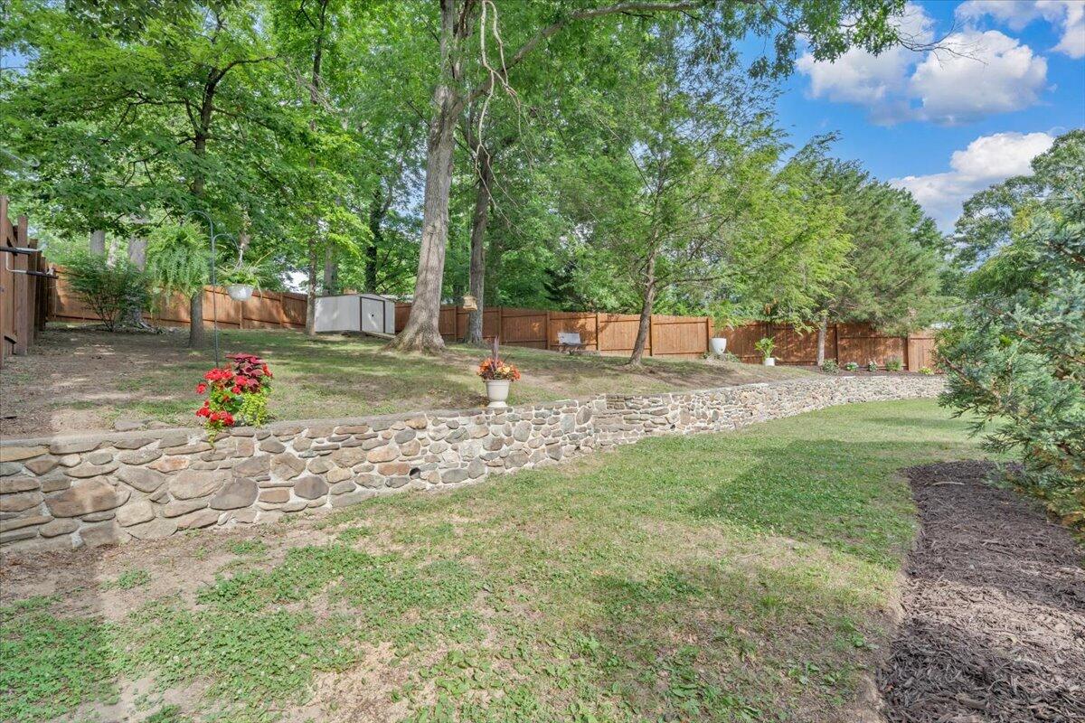 5227 N Garden LN