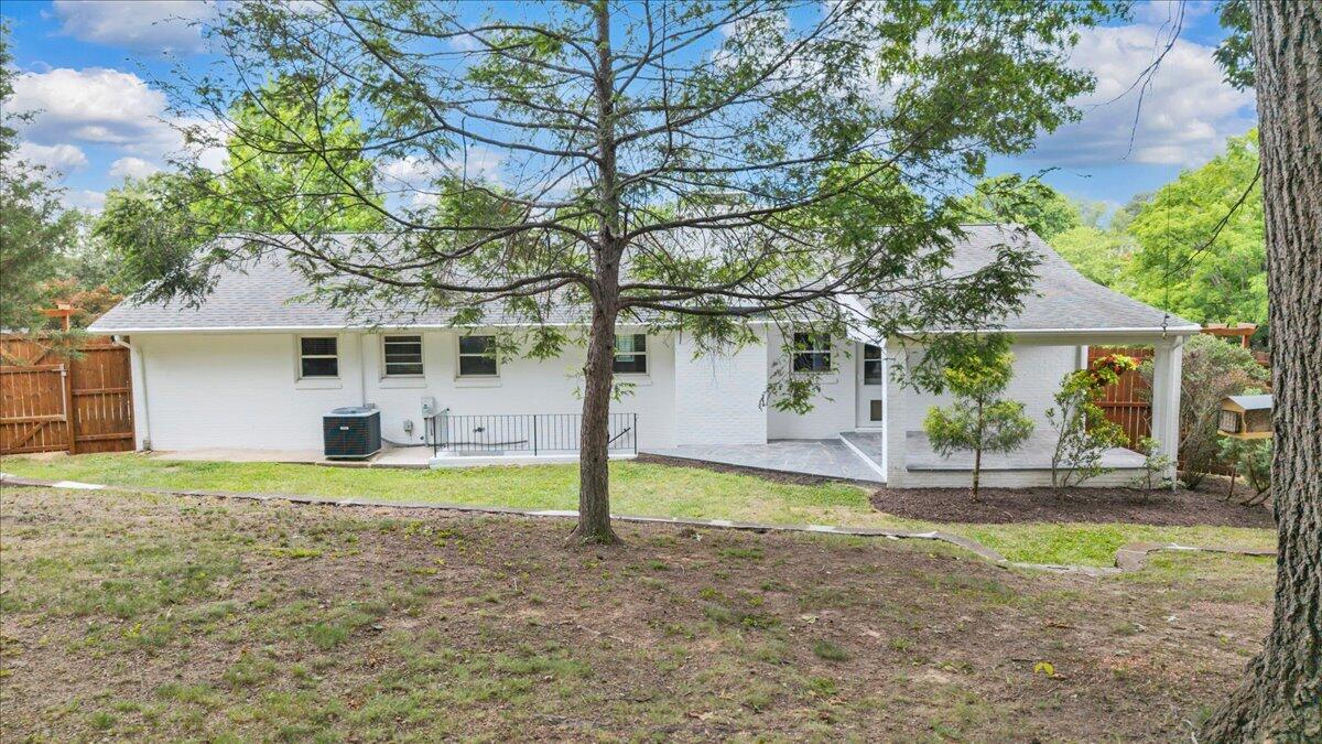 5227 N Garden LN
