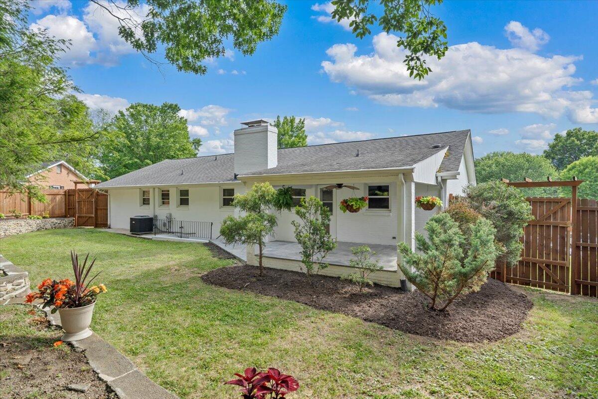 5227 N Garden LN