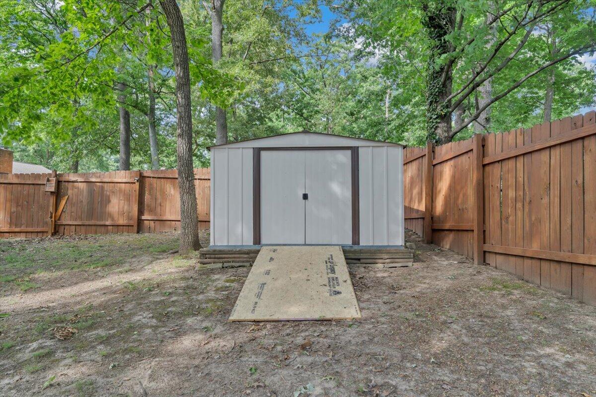 5227 N Garden LN