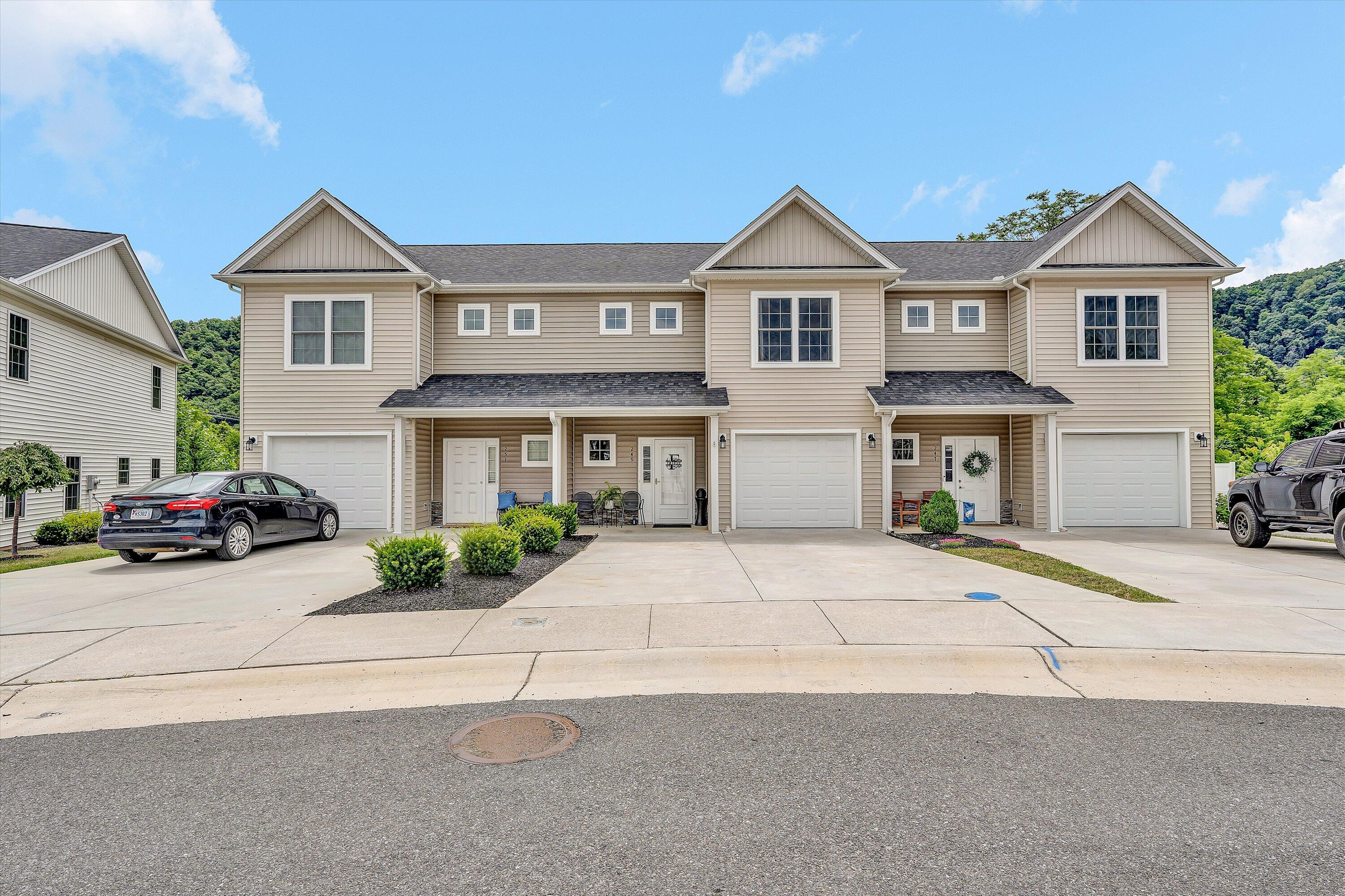 249 Louise LN
