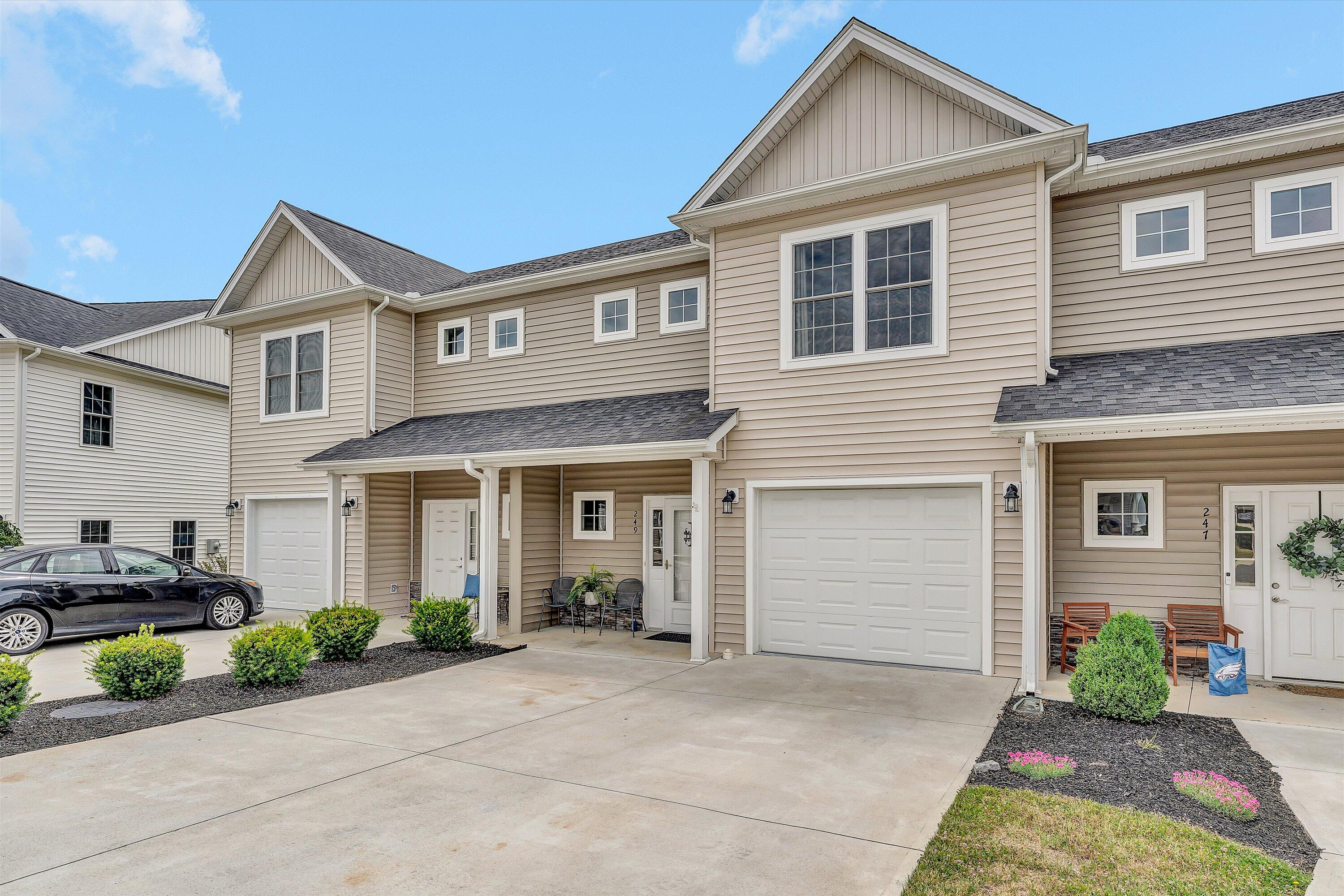 249 Louise LN