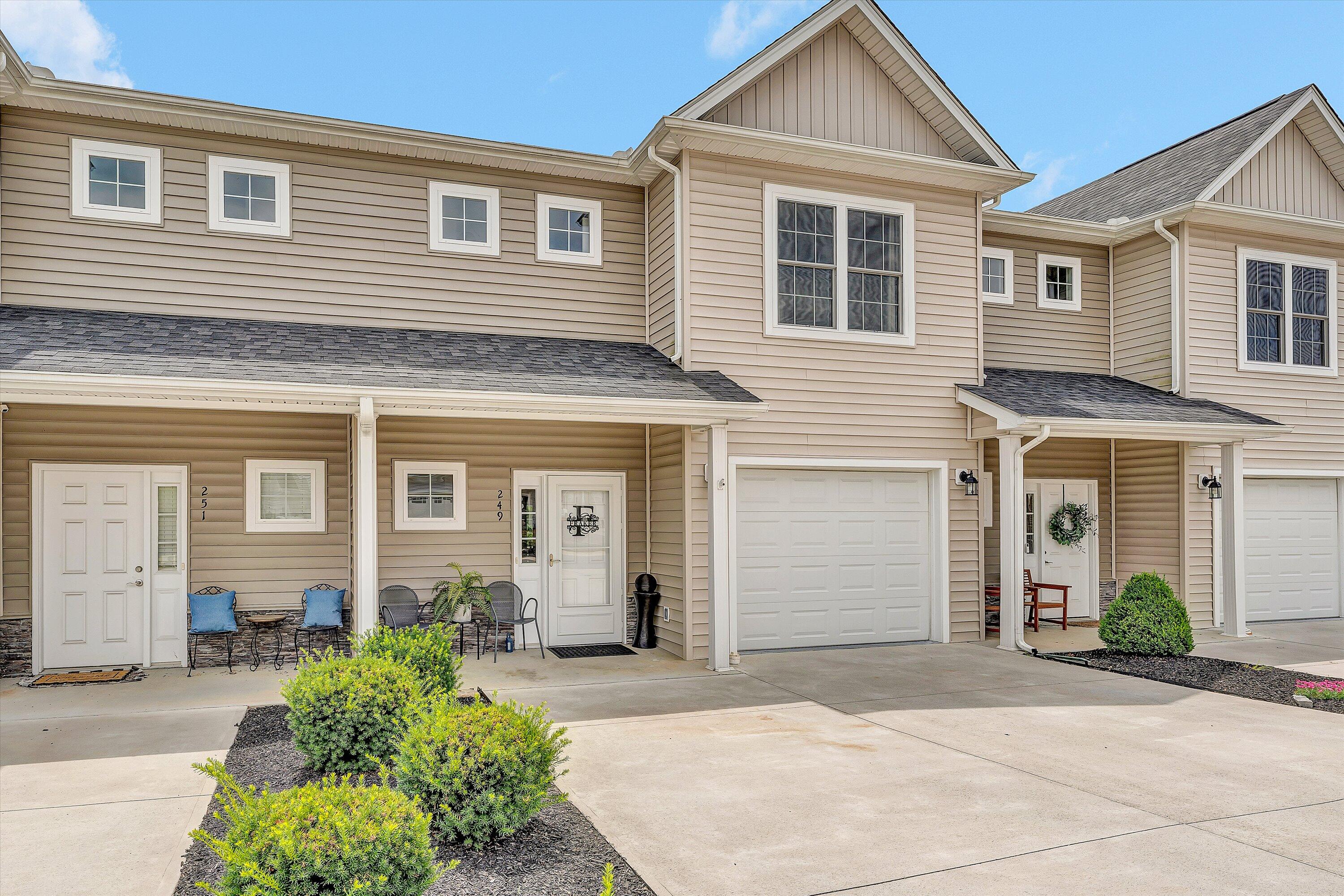 249 Louise LN