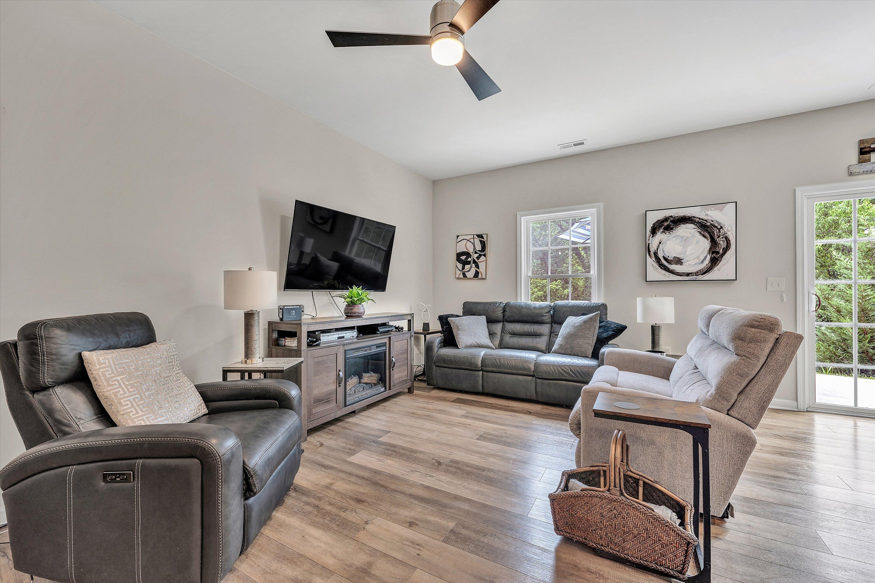 249 Louise LN