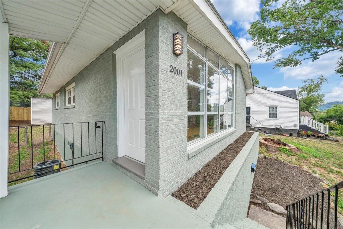 2001 Colgate ST NE