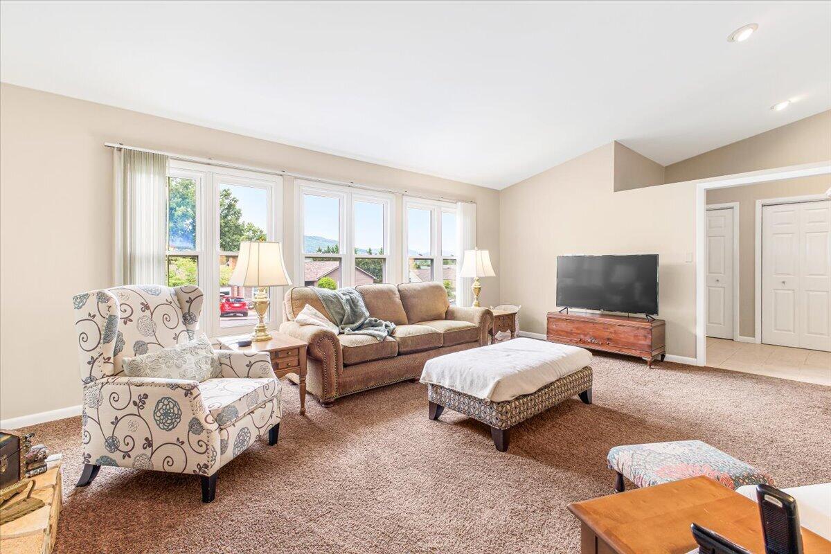 5145 Jonathan LN