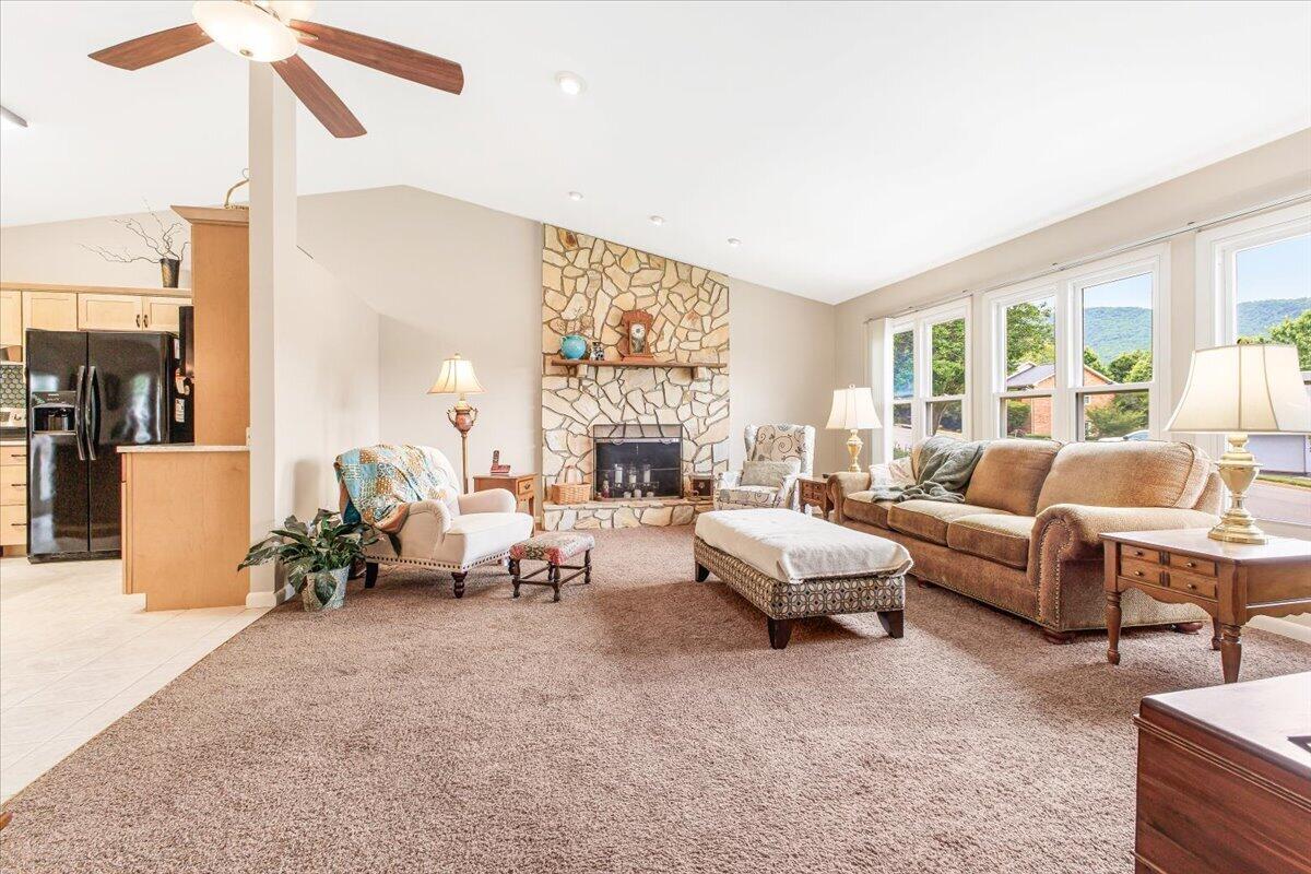5145 Jonathan LN