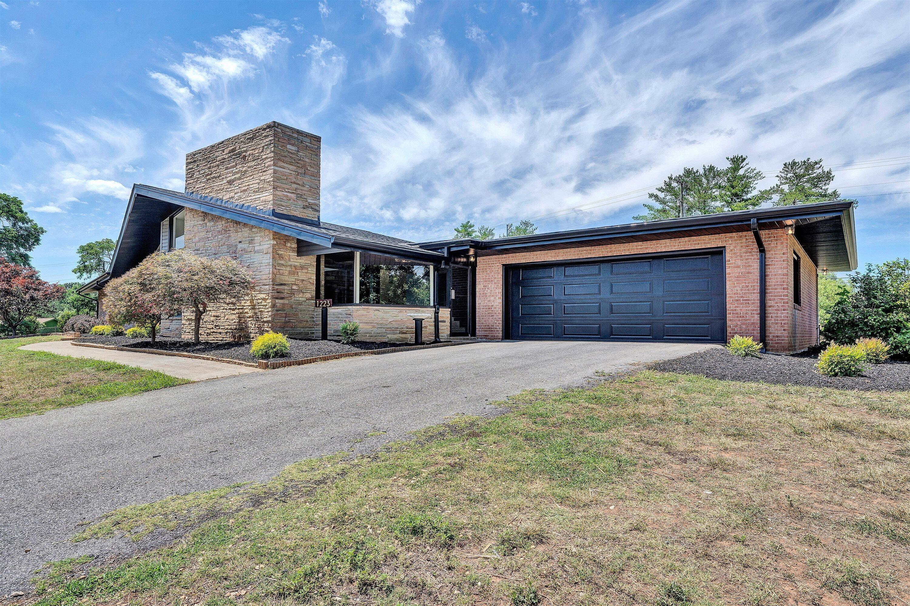 1223 Roanoke BLVD