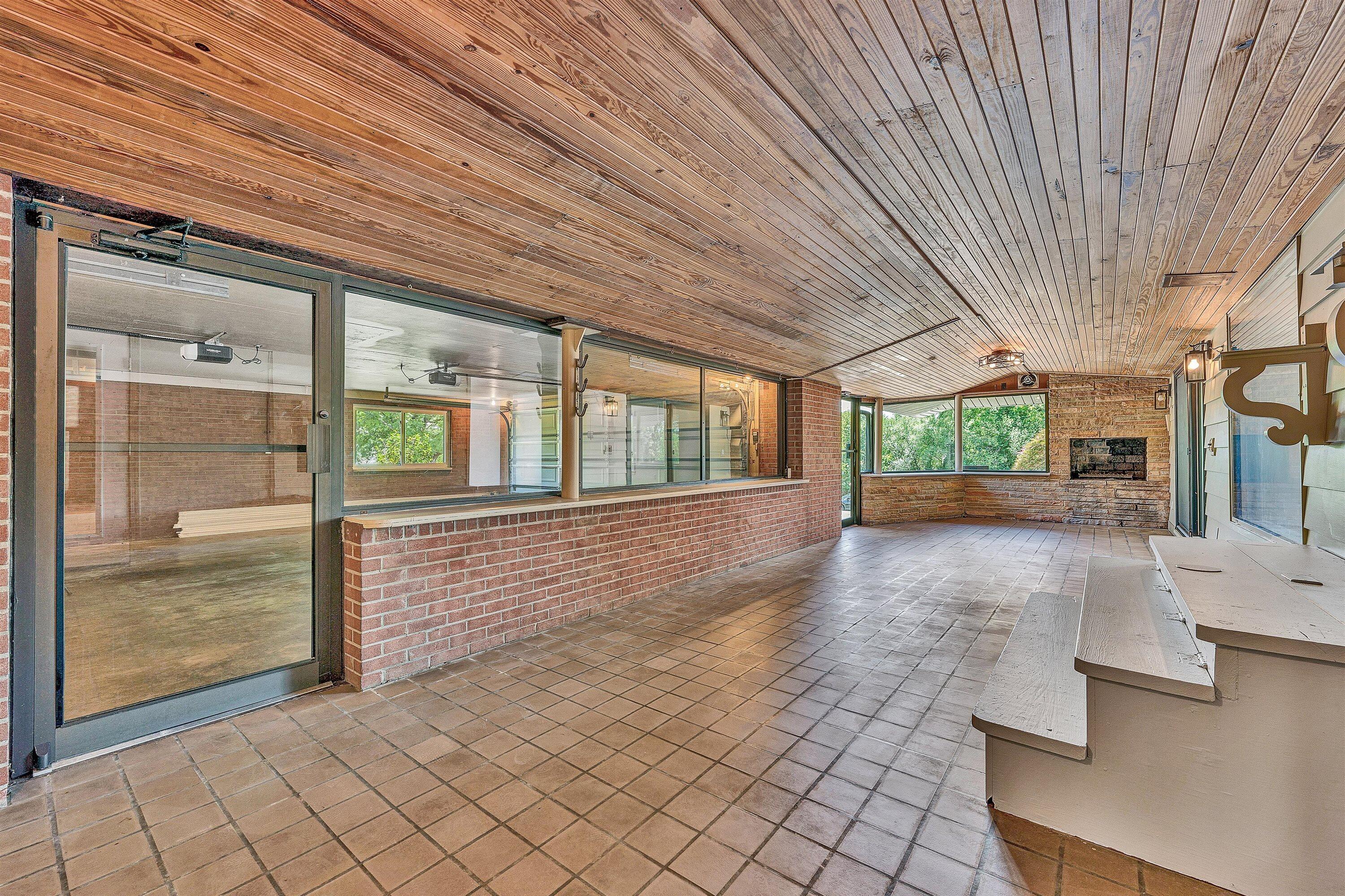 1223 Roanoke BLVD