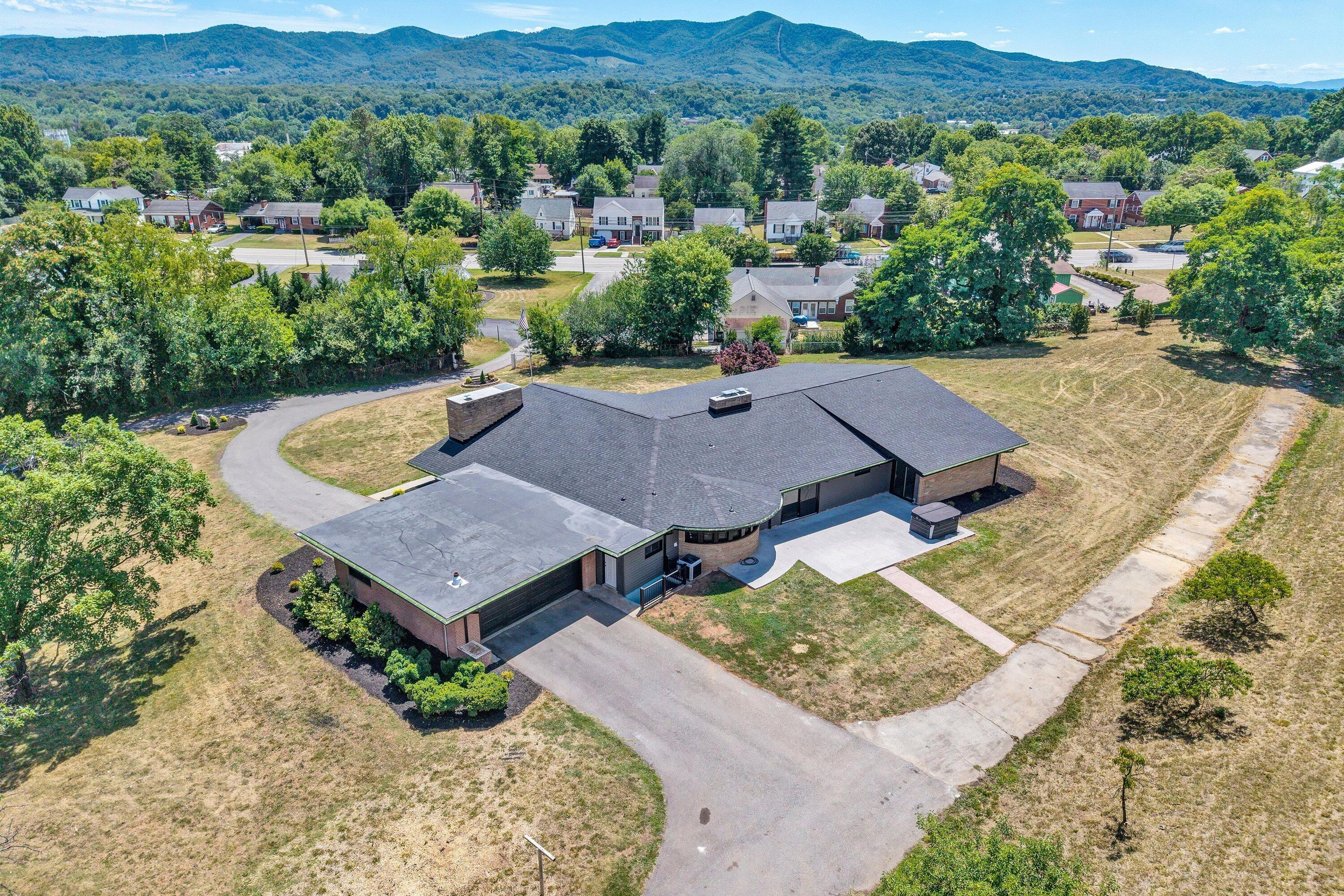 1223 Roanoke BLVD