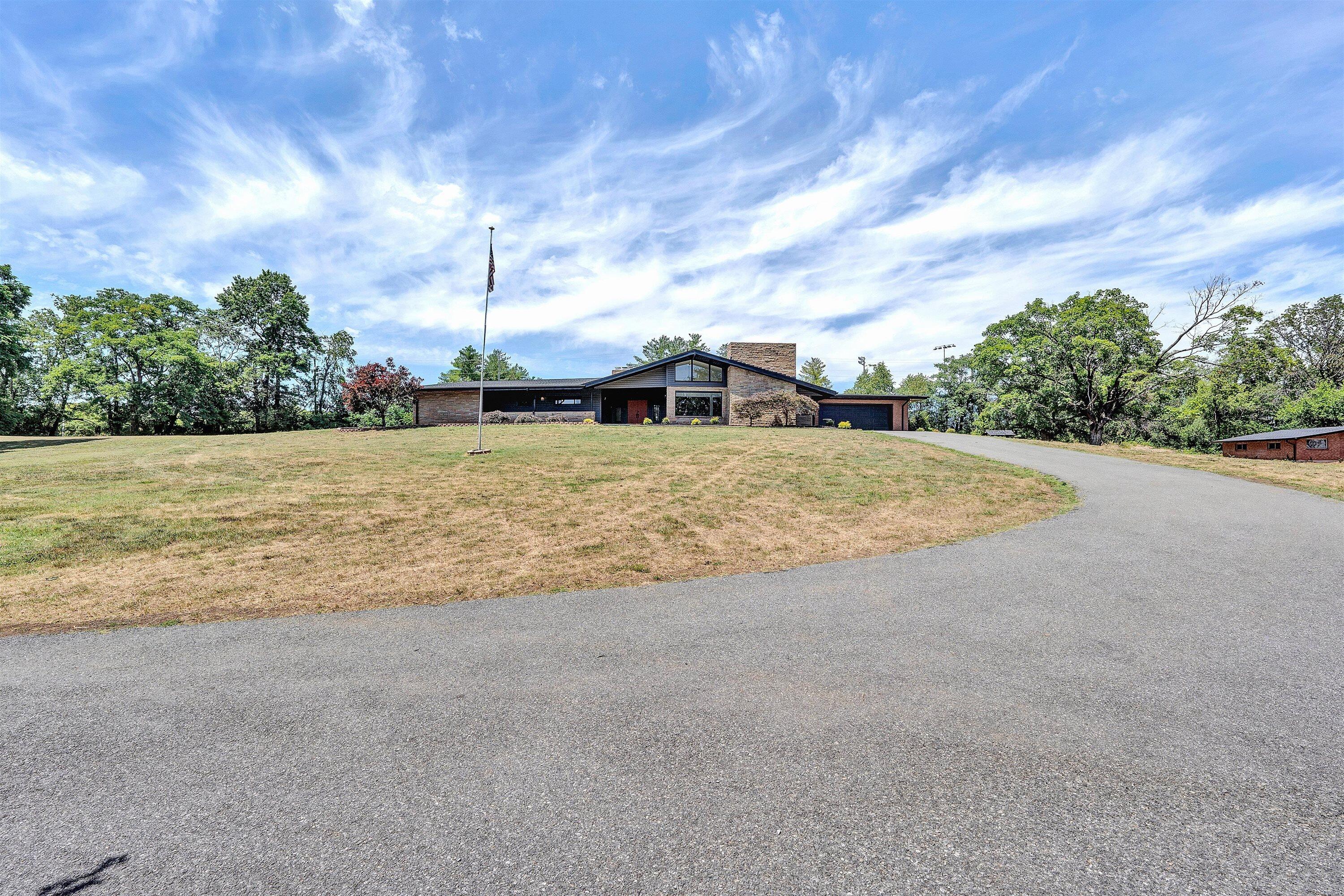 1223 Roanoke BLVD