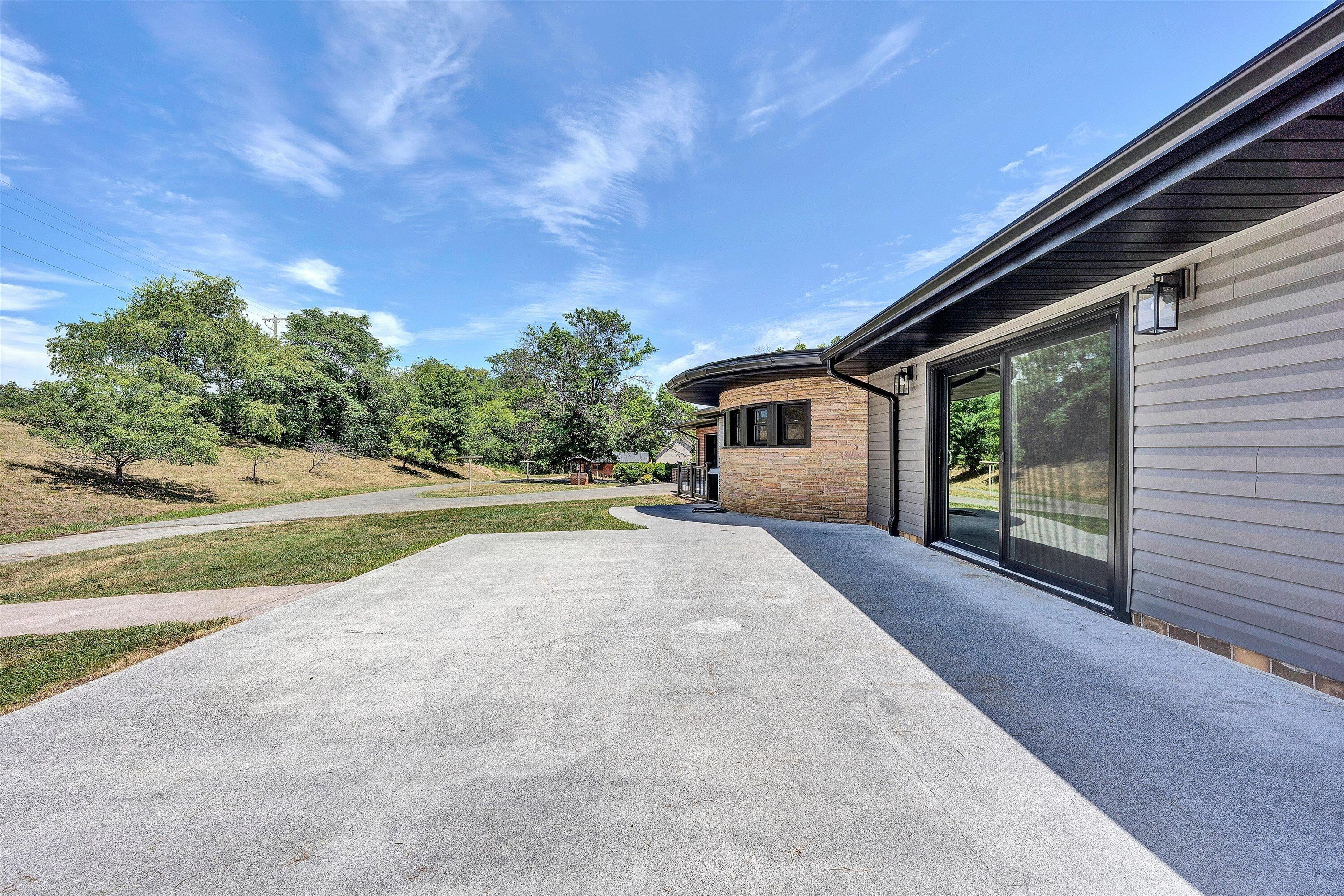 1223 Roanoke BLVD