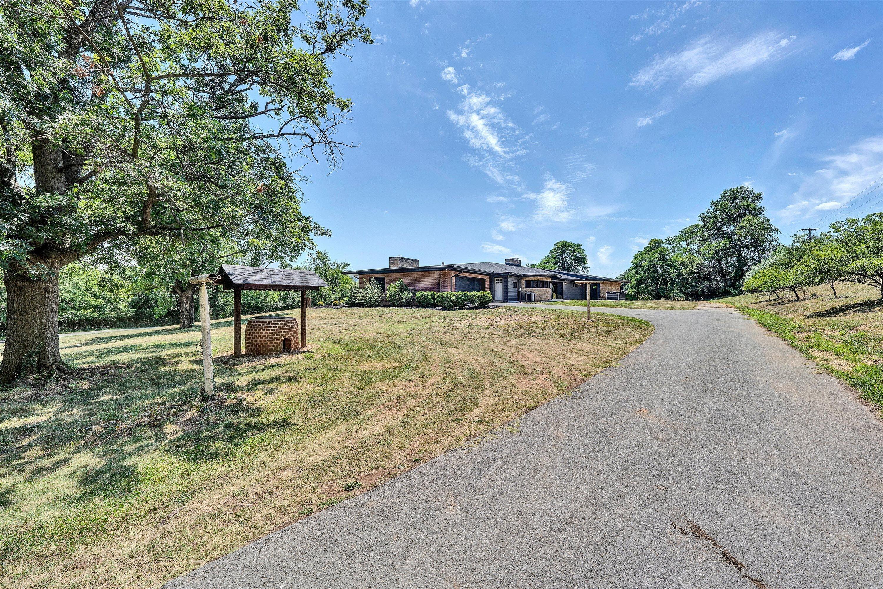 1223 Roanoke BLVD