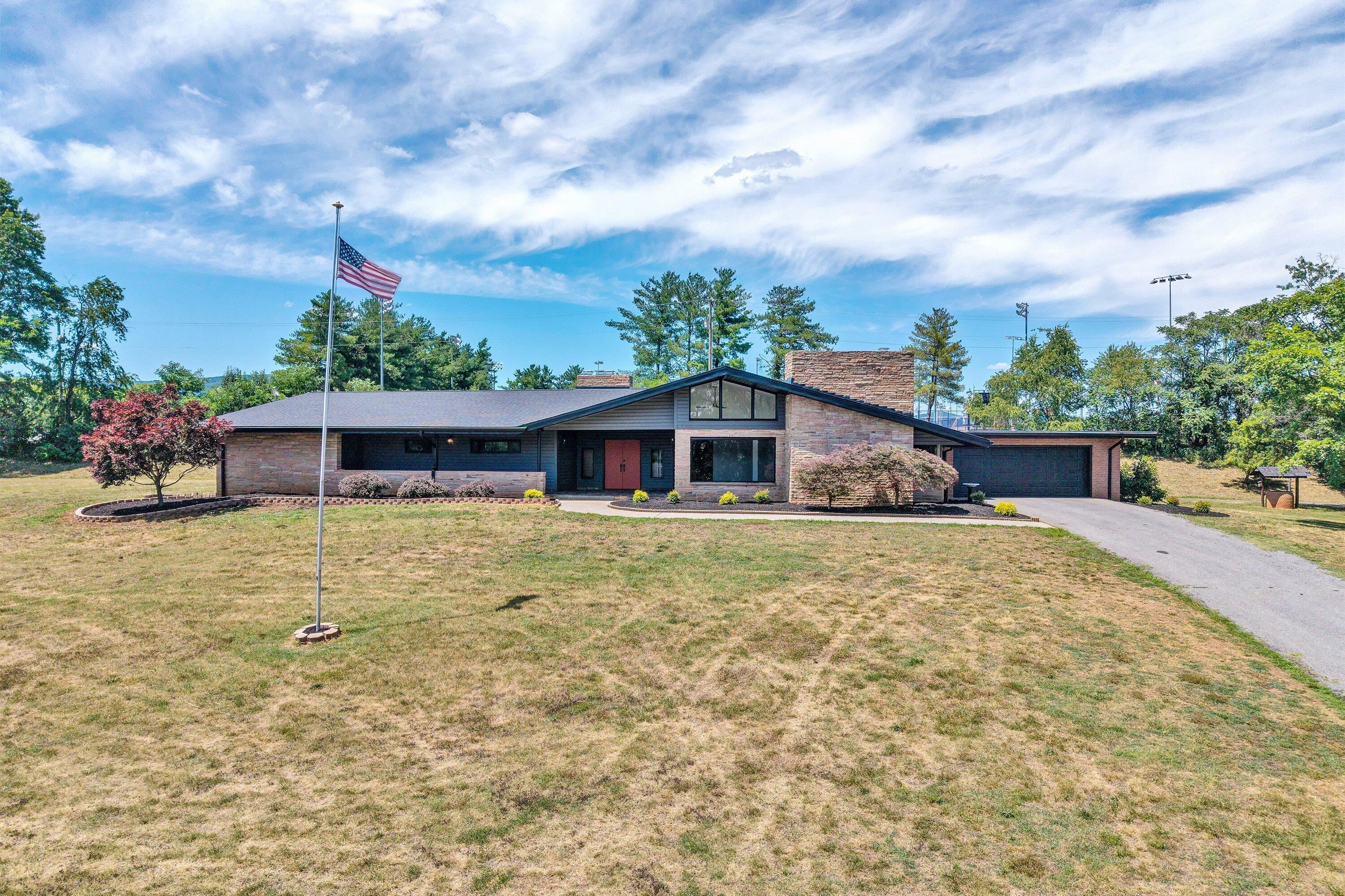 1223 Roanoke BLVD