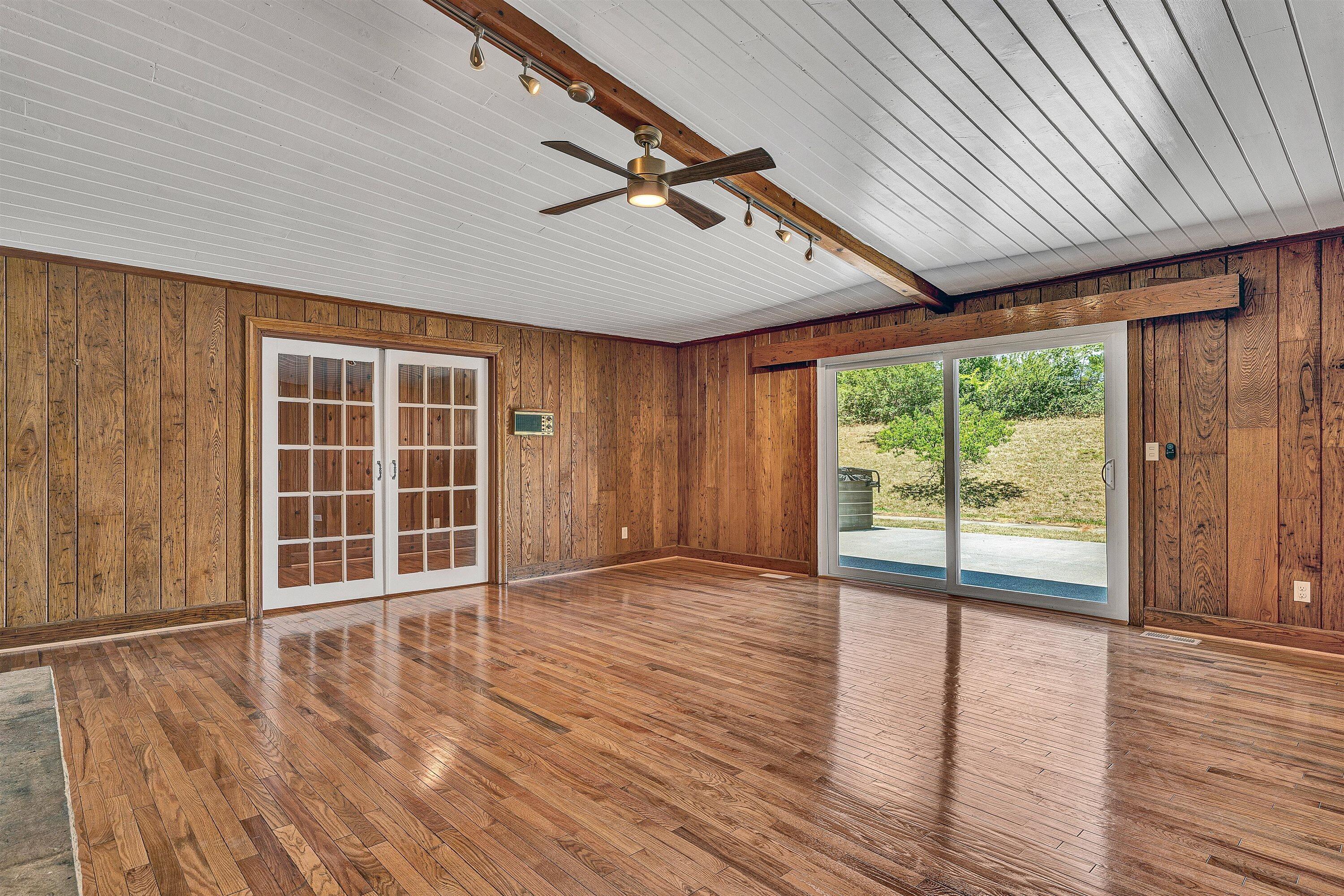 1223 Roanoke BLVD