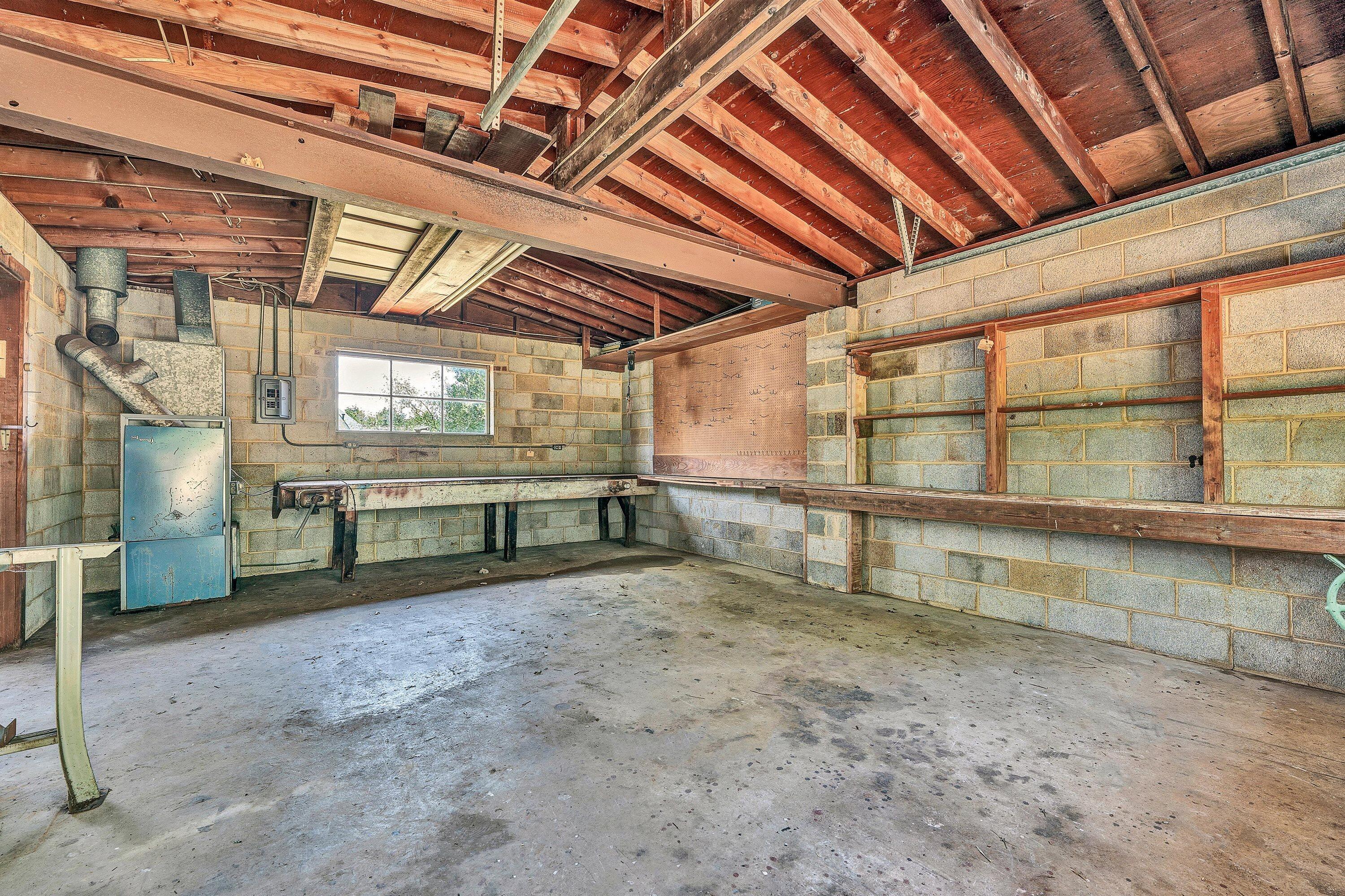 1223 Roanoke BLVD