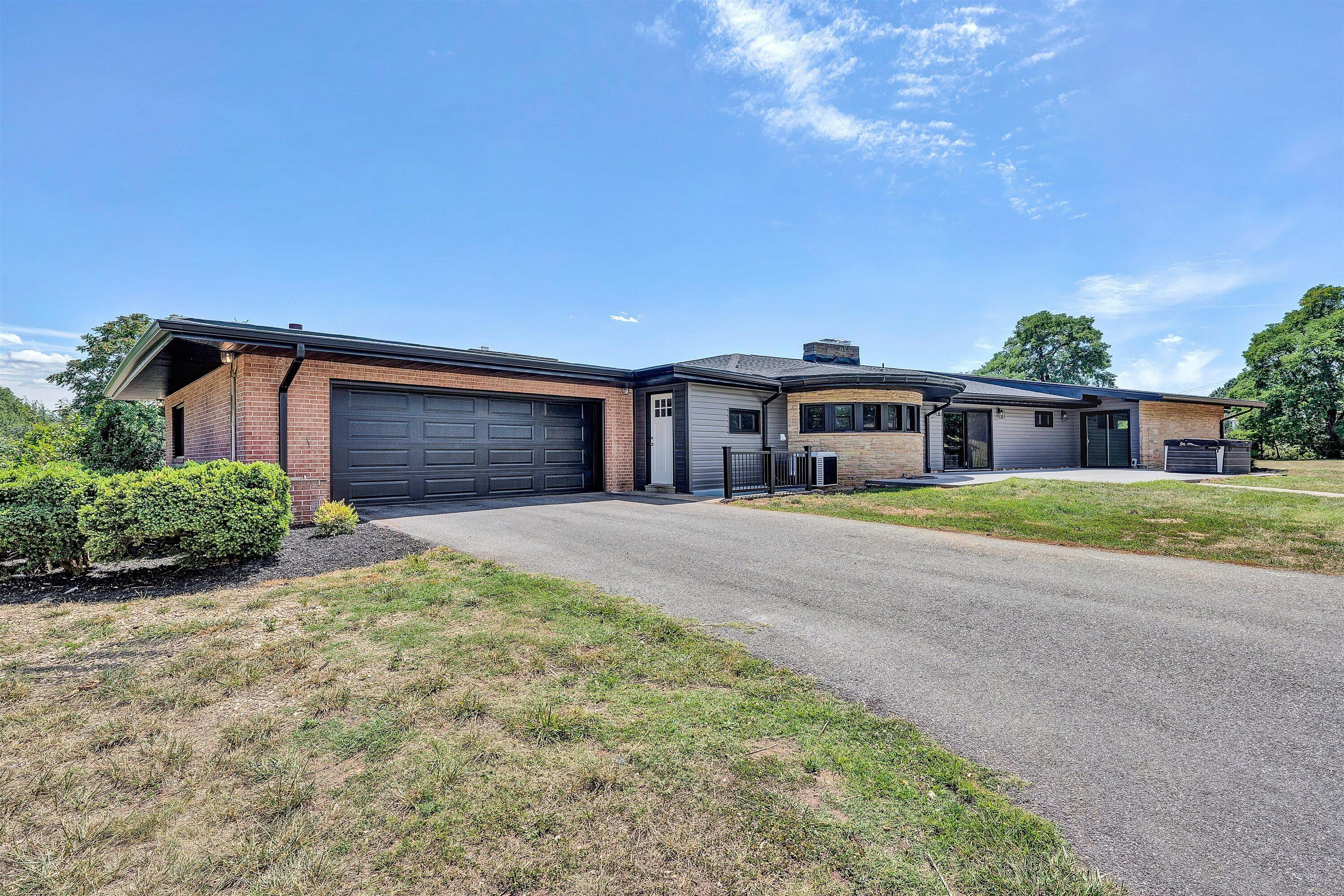 1223 Roanoke BLVD