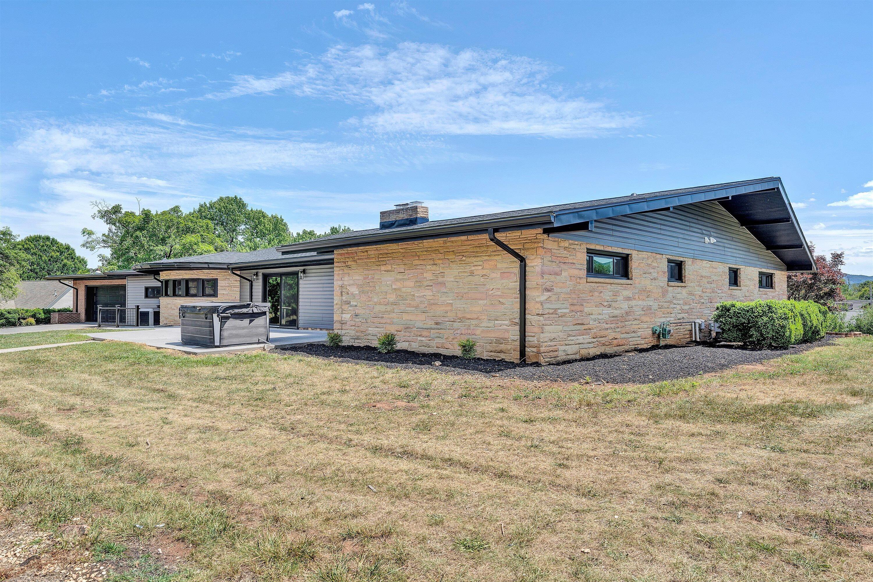 1223 Roanoke BLVD
