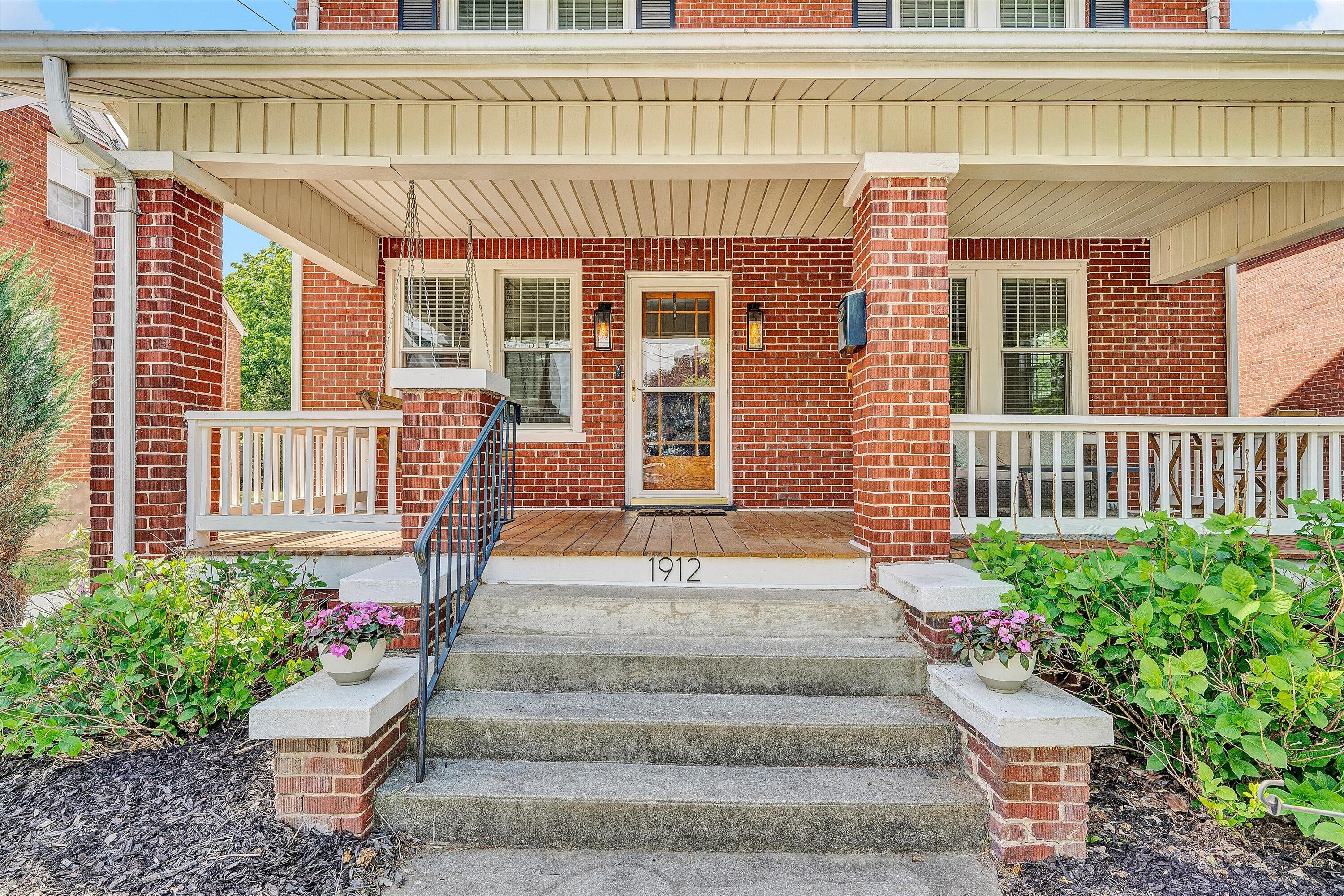 1912 Bluemont AVE SW