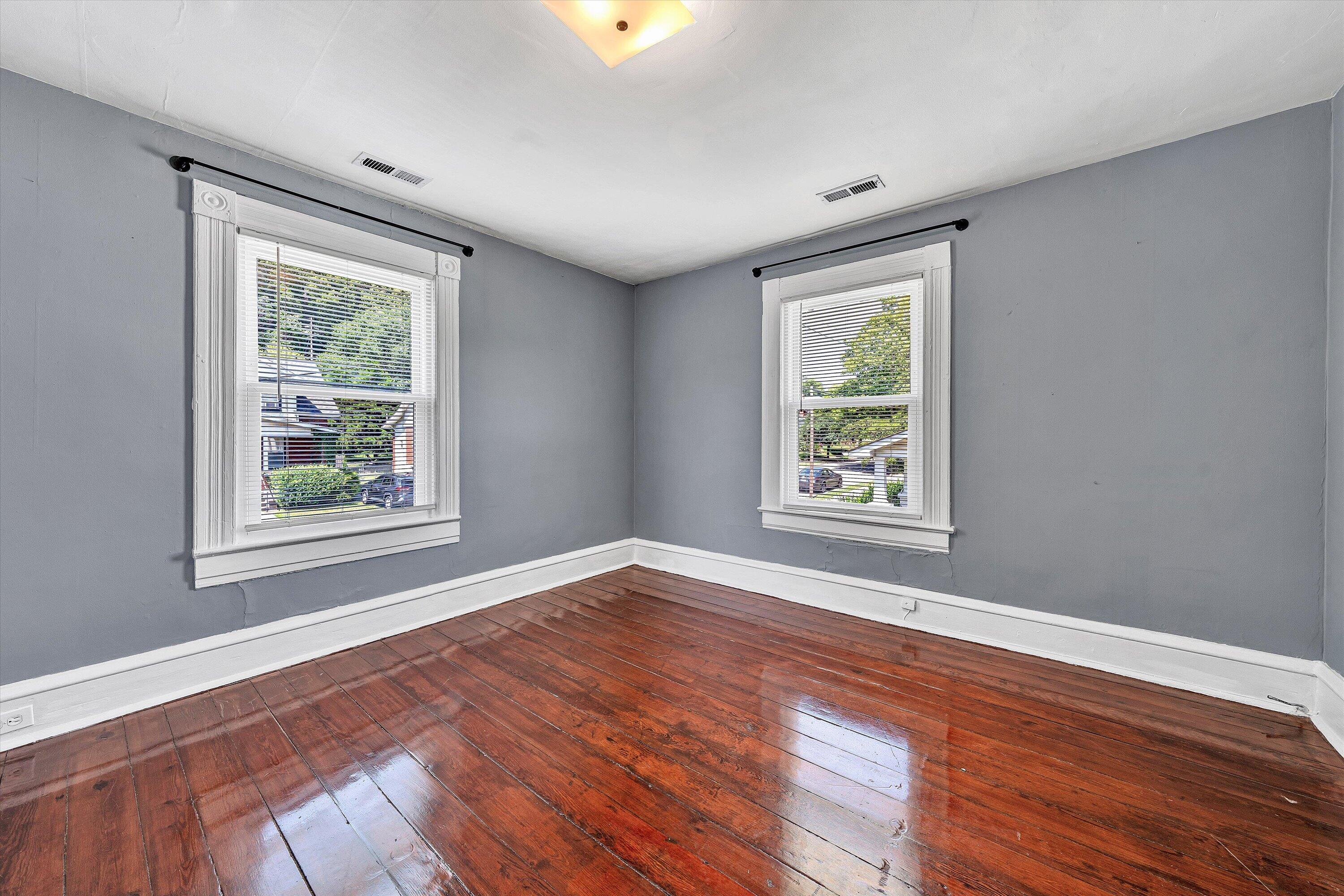 762 Arbutus AVE SE
