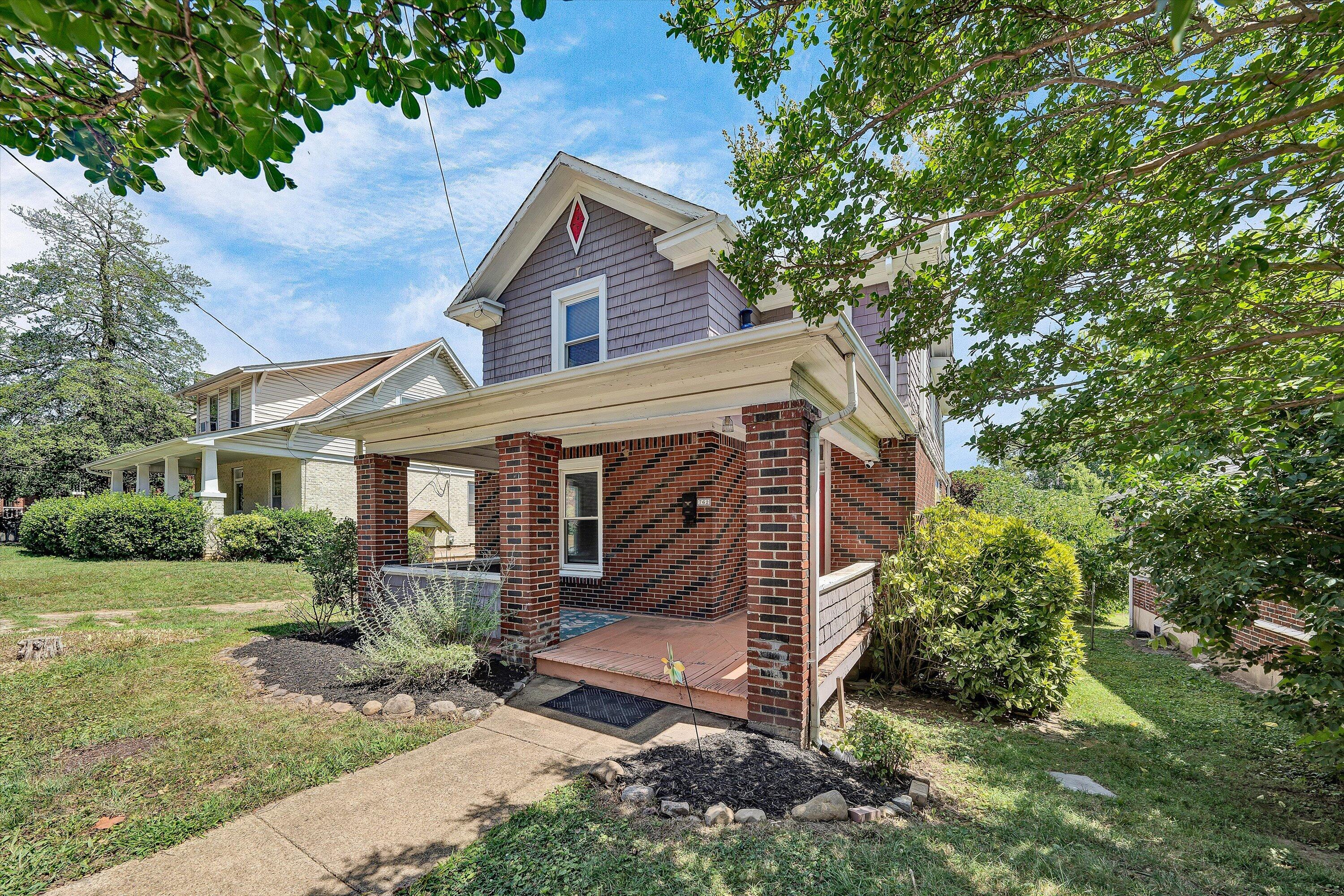 762 Arbutus AVE SE