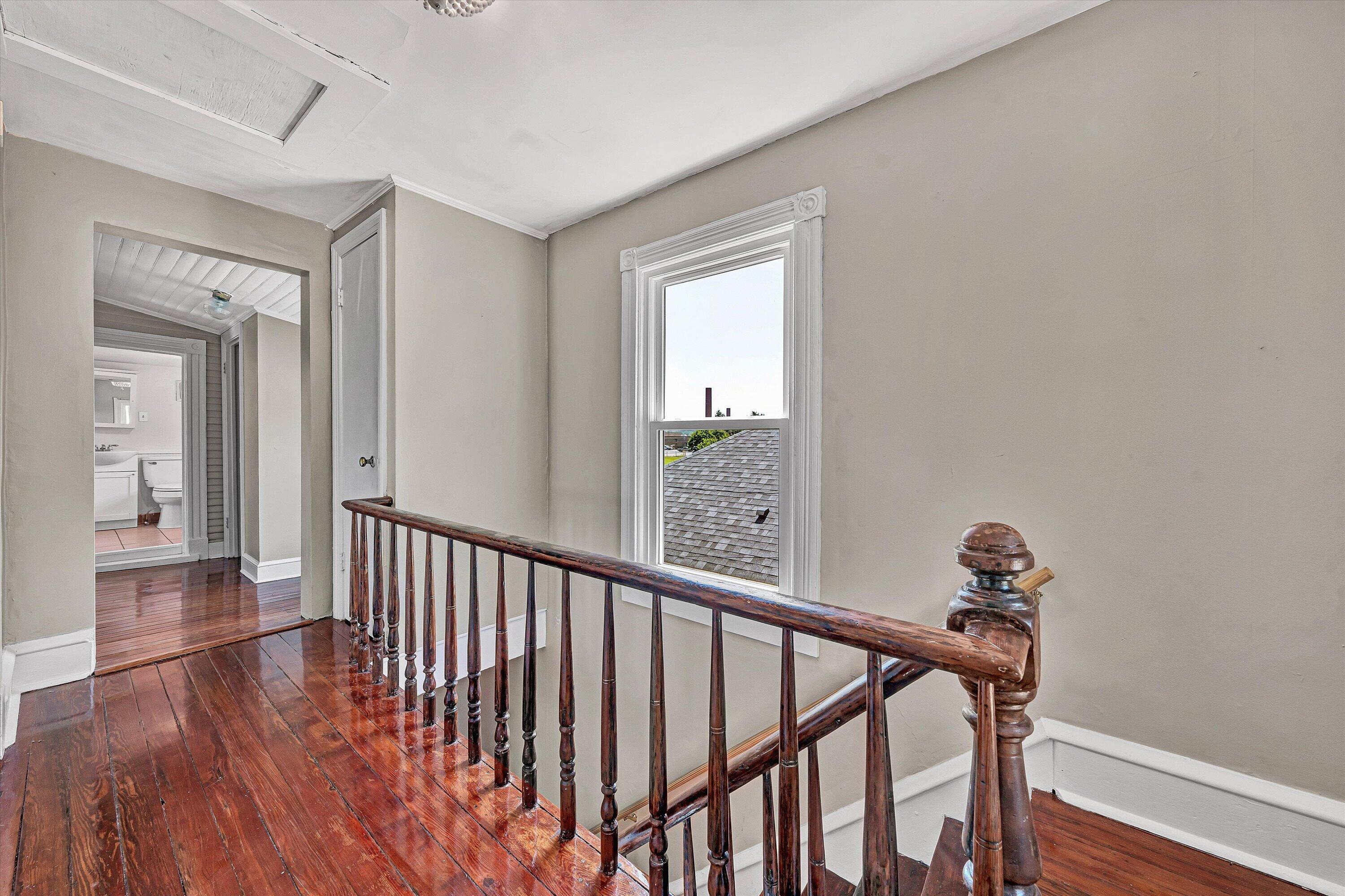 762 Arbutus AVE SE