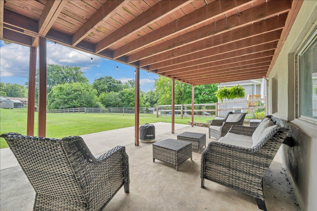 729 Kenyon RD