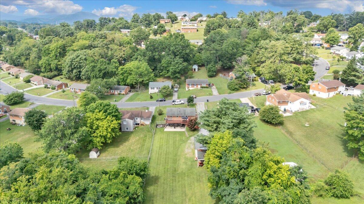 729 Kenyon RD