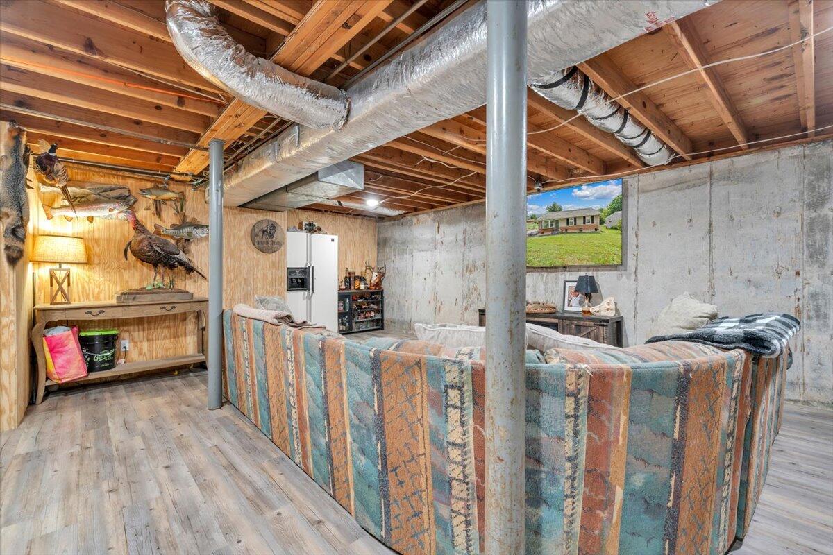 729 Kenyon RD