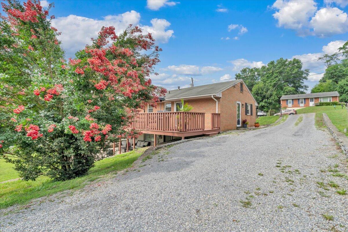 729 Kenyon RD