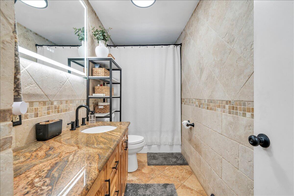729 Kenyon RD