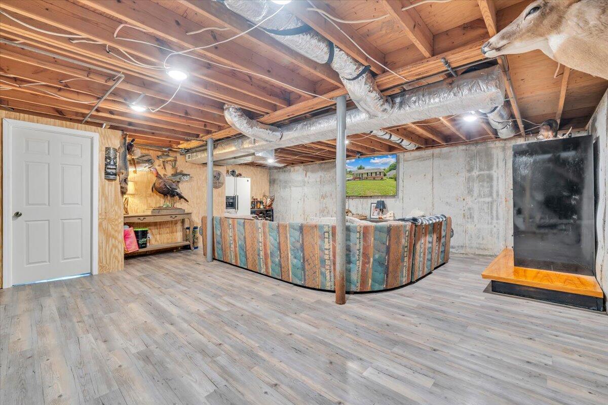 729 Kenyon RD