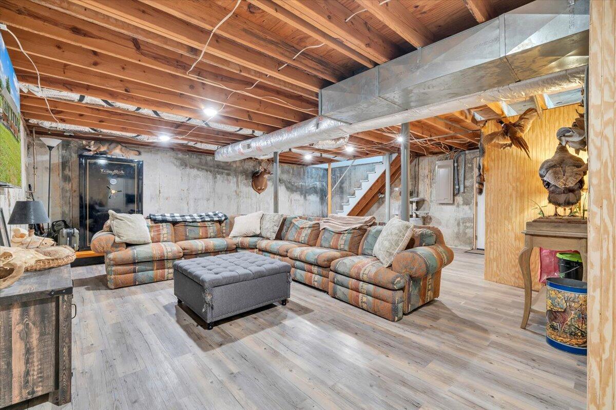 729 Kenyon RD
