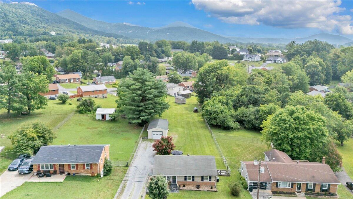 729 Kenyon RD
