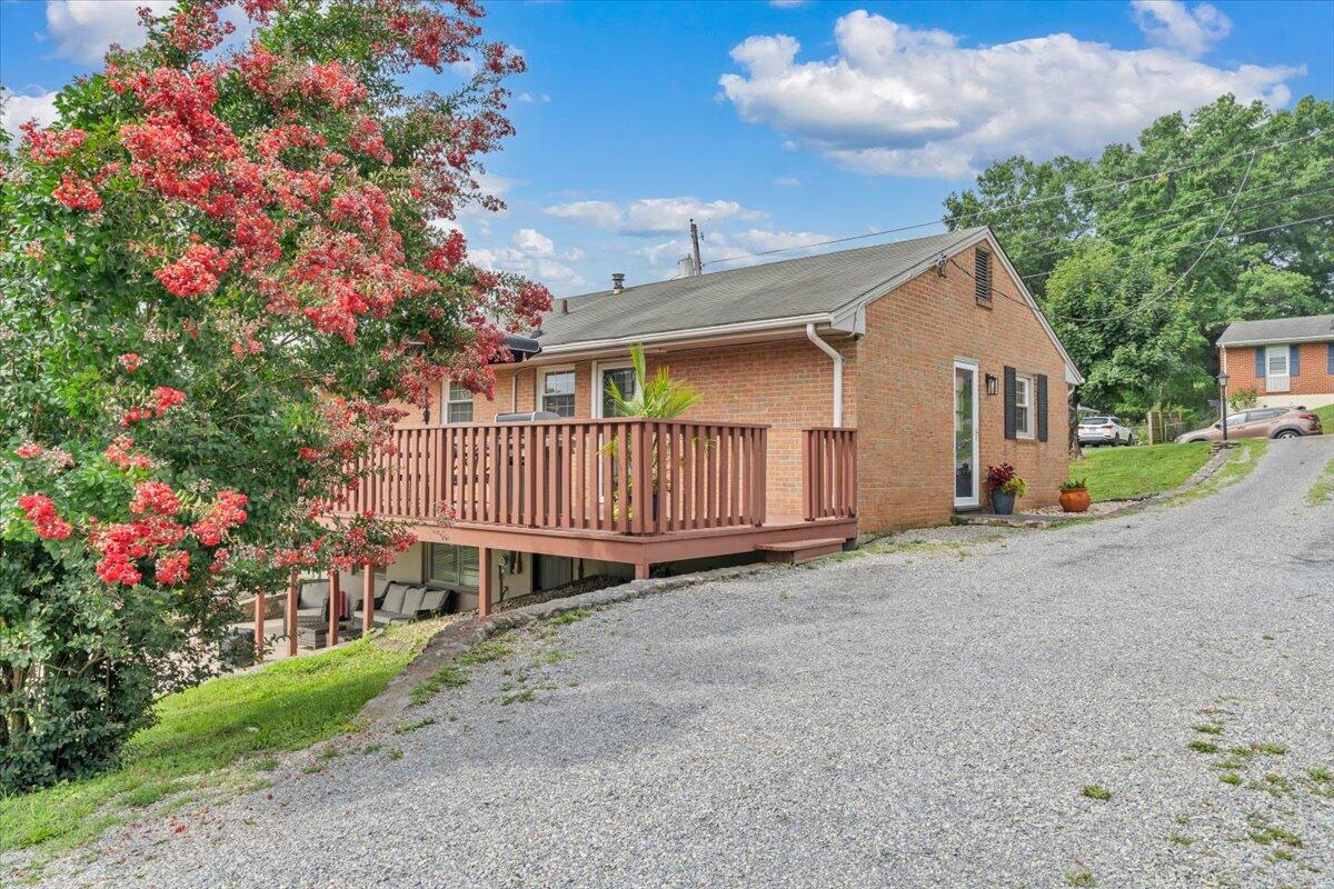 729 Kenyon RD