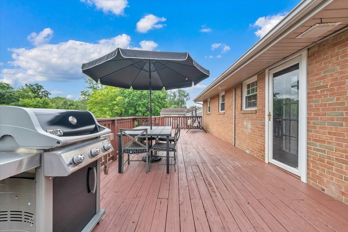 729 Kenyon RD