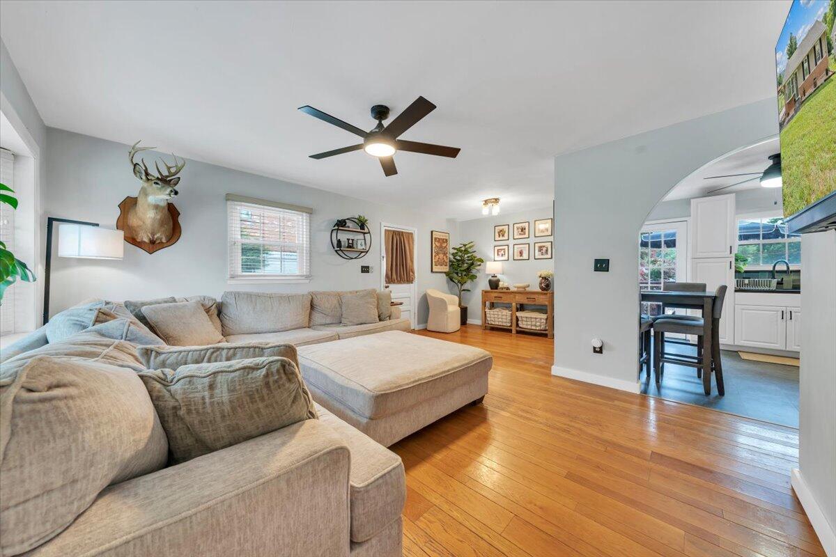 729 Kenyon RD