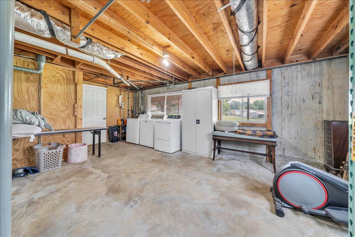 729 Kenyon RD