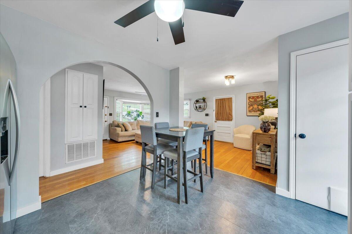 729 Kenyon RD