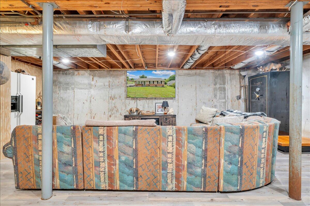 729 Kenyon RD