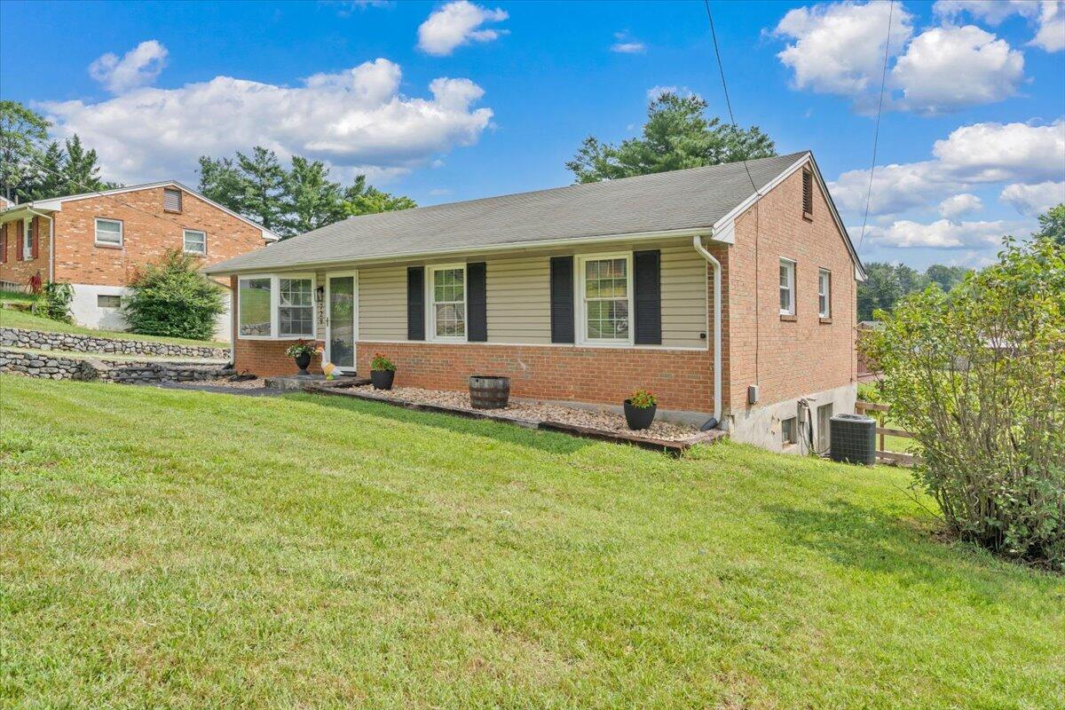 729 Kenyon RD