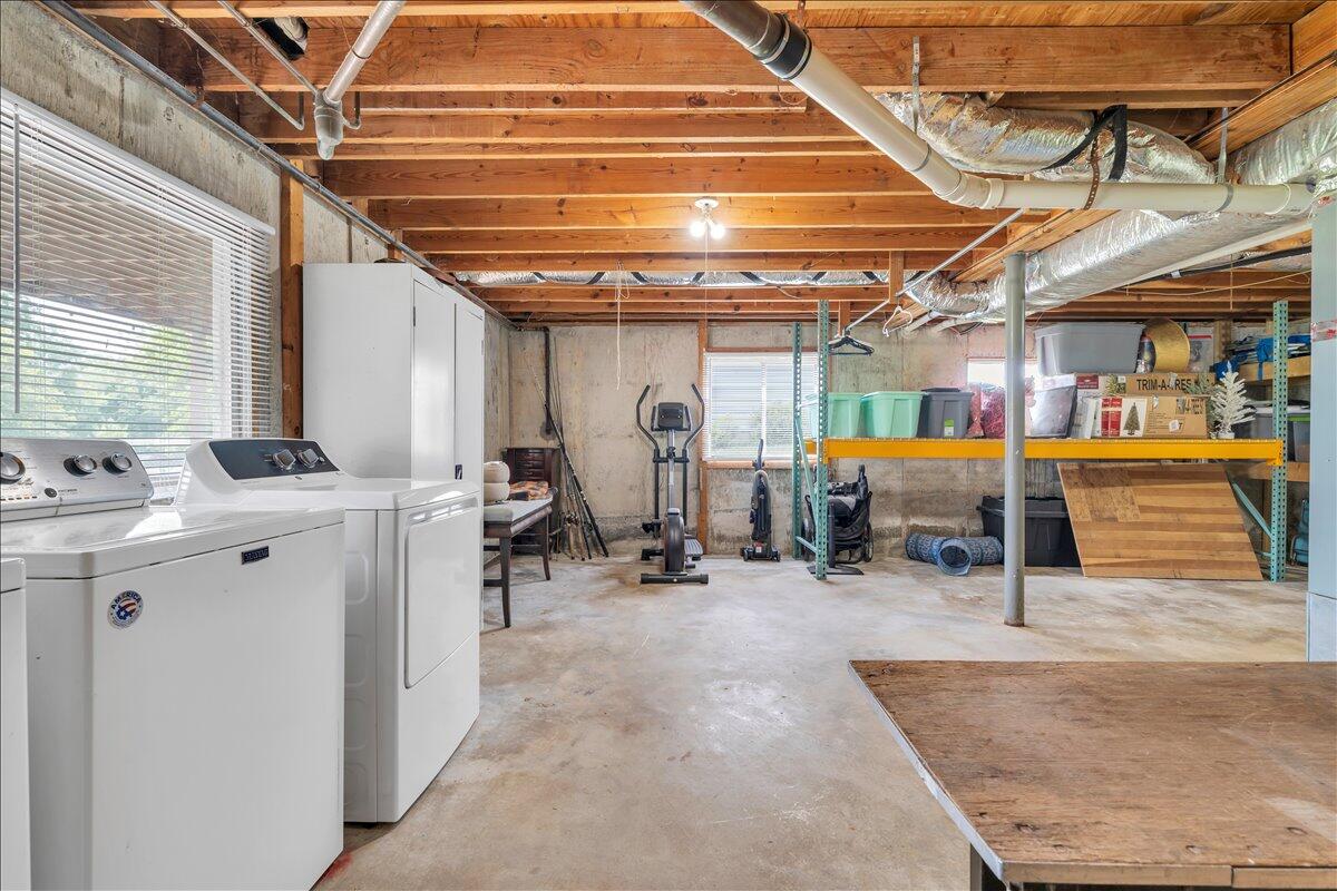729 Kenyon RD