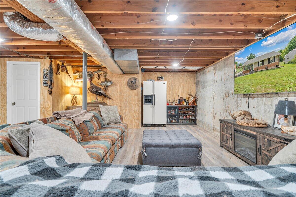729 Kenyon RD